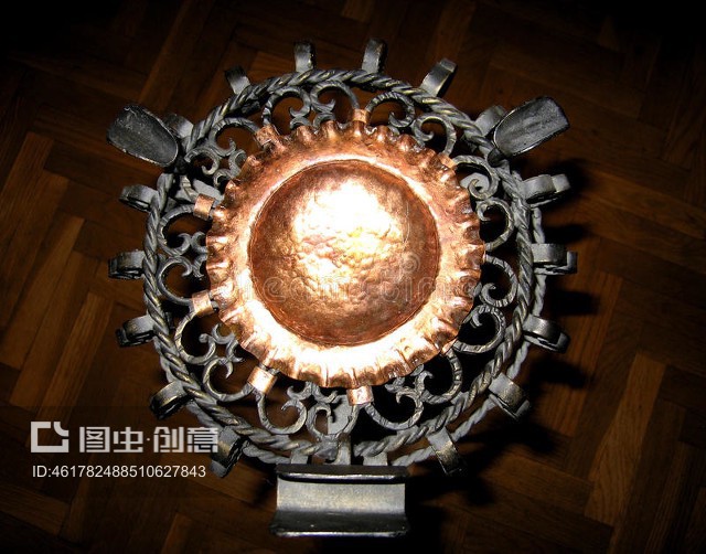 最精细的铁艺烟灰缸The Most Elaborate Ironwork Ashtray